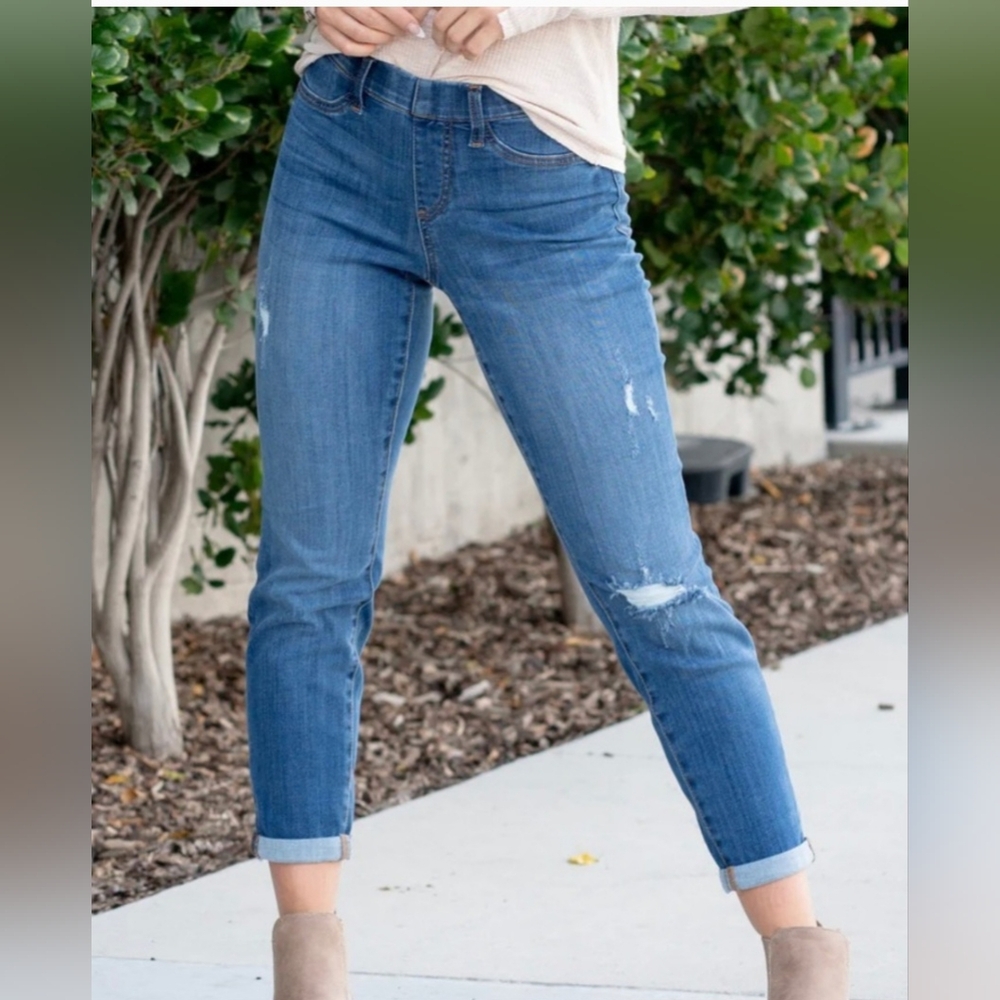 Judy Blue Ankle Cropped Blue Jeans with Distressed Thigh
